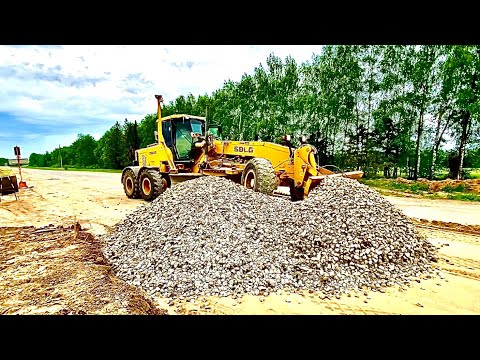 Видео: Автогрейдер на щебне. Строим дороги.