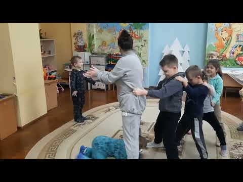 Видео: Музична гра "Змійка я маленька"