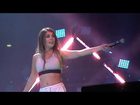 Видео: Оксана Почепа ( Акула) на СупердискотЭка 90-х