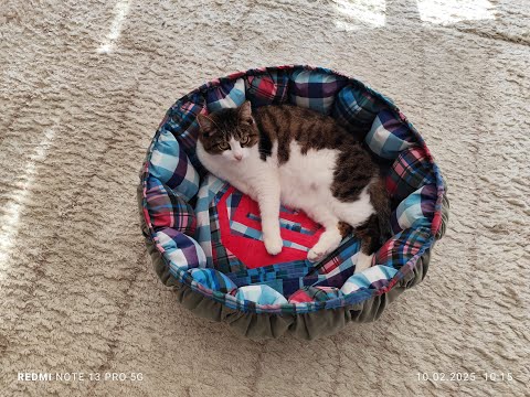 Видео: Upcycling old jeans into a Pet bed. Из старых джинс лежанка для кошки.