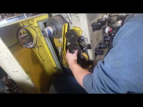 Видео: Настройка токарного станка 16б16КП на нарезку резьбы
