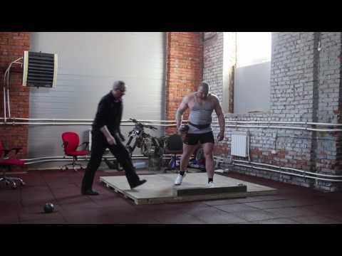 Видео: Толкание ядра, тренировка Дениса Ананьева с Андреем Михневичем ч 1