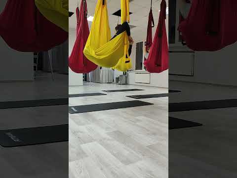 Видео: Йога в гамаках. Офлайн и онлайн в инстаграмм.