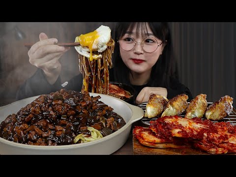 Видео: АСМР ЕДА Лапша с черной фасолью & Жареные пельмени | MUKBANG | EATING SHOW