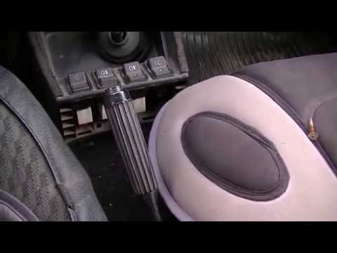 Видео: Не горит лампочка ручника. Ремонт лампочки "Р" на приборной панели машин семейства ВАЗ, Lada