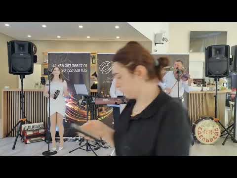 Видео: «Цілуй личко моє — закарпатська співанка | Гурт Едельвейс» (2025)