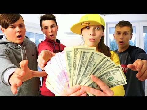 Видео: Нашла нычку Дианы! Мальчики хотят потратить всё!