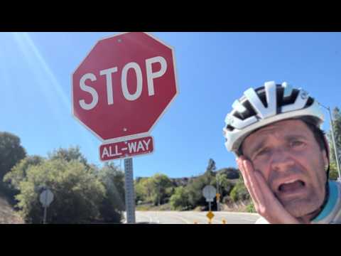 Видео: ПОЧЕМУ ВЕЛОСИПЕДИСТЫ ПРОЕЗЖАЮТ НА ЗНАКИ «СТОП»?