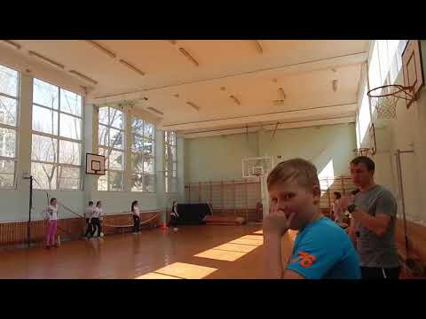 Видео: Урок физкультуры. Техника верхней подачи.