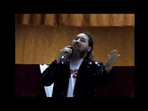 Видео: Малиновый звон -поет Отец Евгений