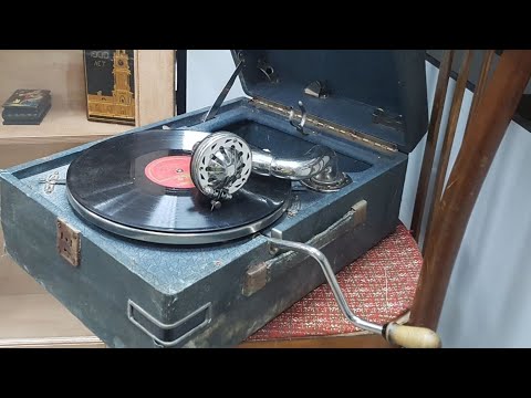 Видео: Советский Патефон 1935 года Ленинградский грамофонный завод НКОМ Главширпотреб СССР Обзор и цена