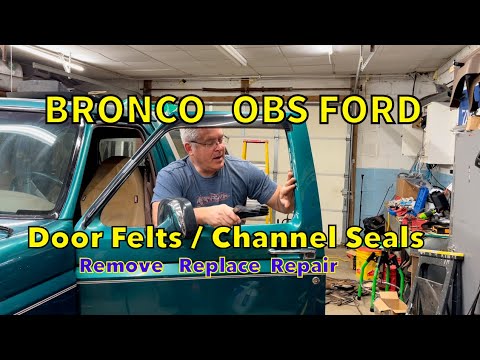 Видео: Как установить и отремонтировать дверные войлочные прокладки (уплотнители) и уплотнители оконных ...