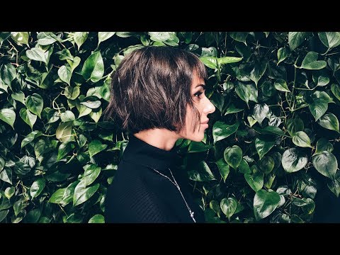 Видео: боб для тонких волос с короткой челкой