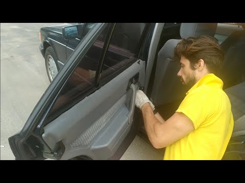 Видео: Снятие и установка карт обшивок дверей Mercedes 190 w201. door trim cards Mercedes 190 w201