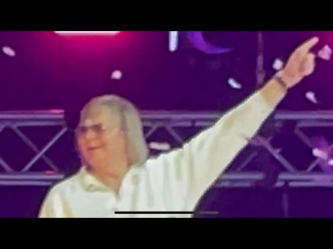 Видео: Иванушки интернешнел - Снегири - Танцы. Ёлка. МУЗ-ТВ — 2023