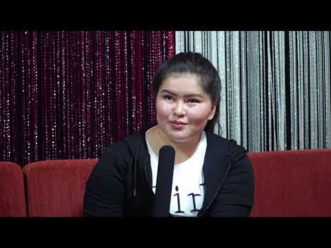 Видео: Чыйыр ток-шоусу: Эркектер кылган жумушта жалан аялдар иштеп жатат.Кочо шыпырып, таксист болуп.