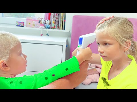 Видео: Ника лечит Софию. Софунья Шалунья