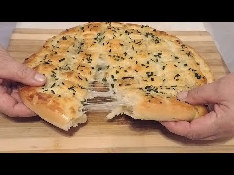 Видео: Попробовав один раз, это чудо, Вы будете их печь снова и снова! Сырные лепёшки с чесноком.