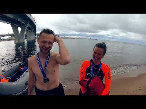 Видео: Супер марафонский заплыв 13 Мостов