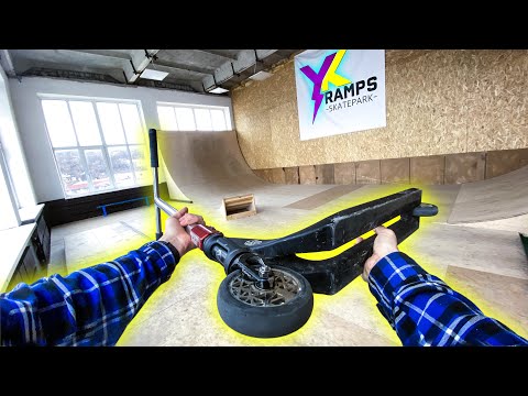 Видео: ВОРВАЛИСЬ в НОВЫЙ СКЕЙТ ПАРК | Трюки на Самокате