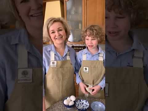 Видео: Рецепт Финансье нуазет с шоколадом или с клубникой. Готовим вместе с Лисенком