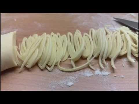 Видео: Домашняя лапша. / Home-made noodles.