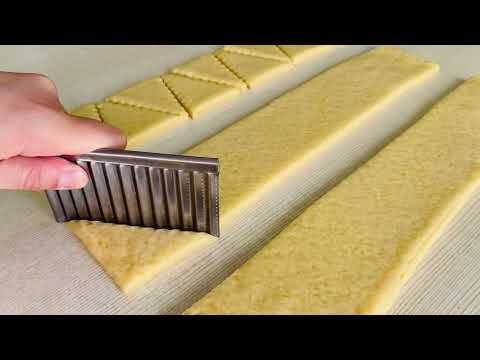 Видео: ПЕЧЕНЬЕ «НАПОЛЕОН» Простейший РЕЦЕПТ СЛОЕНОГО печенья! ЕГО любят ВСЕ ! // NAPOLEON QALETI