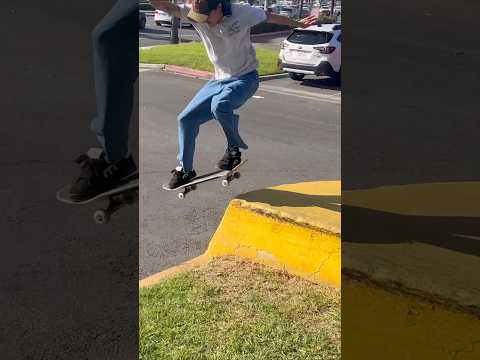 Видео: БЕЙКЕР БЕЙКЕР БЕЙКЕР #скейтбординг #скейтбордингэтовесело #спасибоскейтбордингу #скейт #скейтеру ...