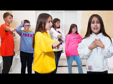 Видео: СЕСТРА БЛИЗНЕЦ ВЫГНАЛА ЕВУ ИЗ ДОМА И УСТРОИЛА ВЕЧЕРИНКУ!