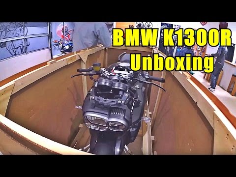 Видео: BMW K1300R Unboxing, walk around, first run. Распаковка и сборка BMW K1300R