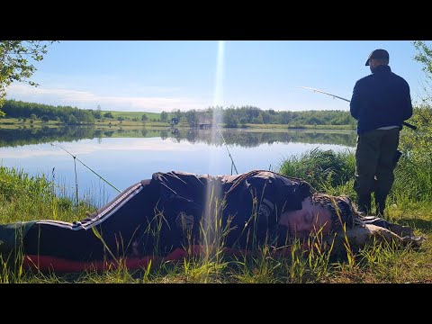 Видео: РЫБАКИ ЛОВИЛИ РЫБУ :) С ночёвкой,  с женой у костра на берегу деревенского озера