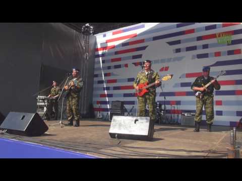 Видео: Ансамбль "ГОЛУБЫЕ БЕРЕТЫ"  Знамя гвардейского полка.