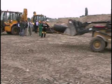 Видео: Venieri Cat JCB. Работа передним ковшом и вилами.