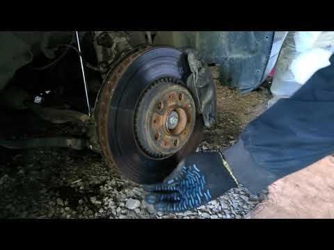 Видео: Замена стойки стабилизатора. Volvo S80. How to Replace Front Sway Bar Links.