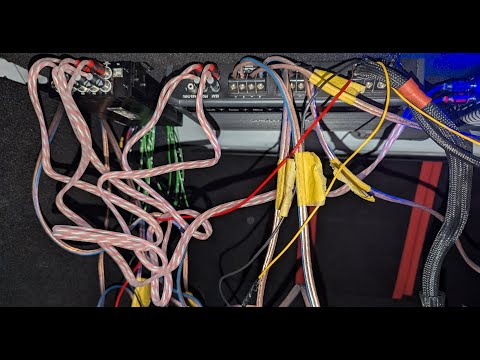 Видео: Как с помощью установки аудиосистемы сжечь Alfa Romeo