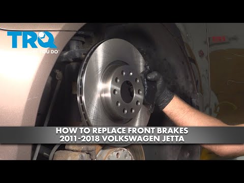 Видео: Как заменить передние тормоза на Volkswagen Jetta 2011-2018
