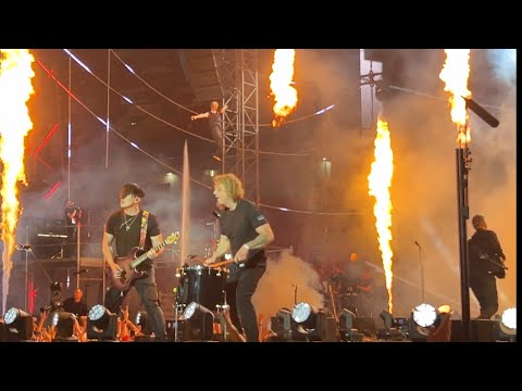 Видео: Диана Арбенина. Любовь. 07.06.2025. Москва, Лукойл Арена (Спартак). 8 ч.