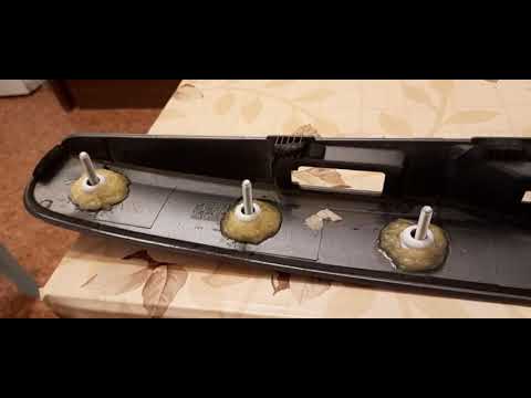 Видео: Ремонт рамки освещения номера на "НИССАН КАШКАЙ J-10"