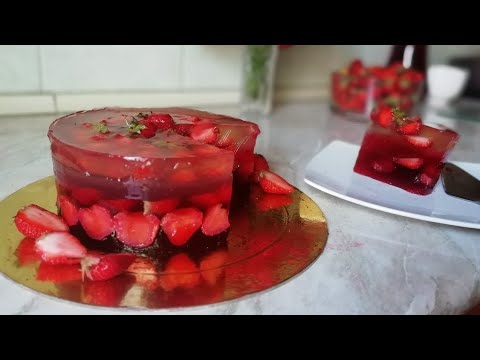 Видео: Торт желе с клубникой.  Легко и очень эффектно.  Техника работы с желатином