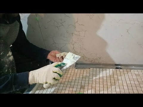 Видео: Укладка плитки на пол и стены в санузле от А до Я