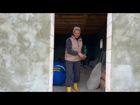 Видео: ТАКОГО КУРЯТНИКА В ДЕРЕВНЕ ЕЩЕ НЕ БЫЛО/ДВЕ СЕМЬИ  КАК МУРАВЬИ/СБОР МОРКОВИ И БАСМА В КАЗАНЕ