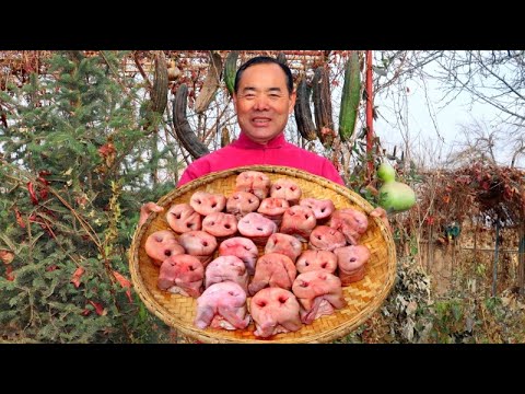 Видео: Самый отвратительный, но вкусный рецепт! Острая свиная морда тушится до мягкости!
