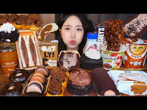 Видео: КОРЕЙСКОМ КРУГЛОСУТОЧНОМ МАГАЗИНЕ ЕДА🍫 Шоколадный Десерт АСМР МукбангㅣDessert Mukbang