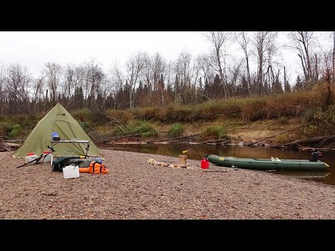 Видео: Осеннее путешествие по северным рекам ч2. Один в глухой тайге. Жизнь в лесу. Одиночный поход - сплав