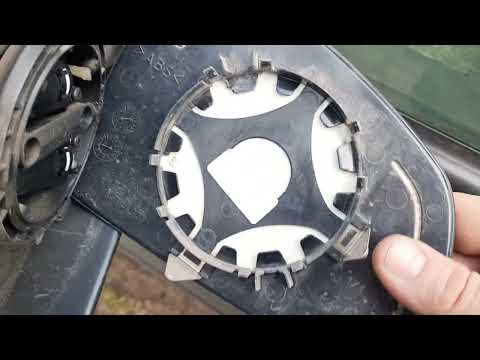 Видео: Опель Мерива А отклеился зеркальный элемент.