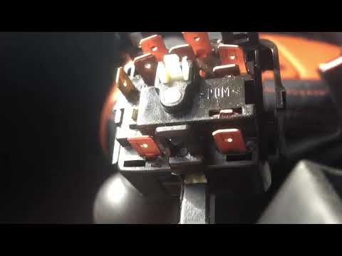 Видео: УАЗ Хантер / Самопроизвольно сигналит руль / Не работает прерывистый режим дворников