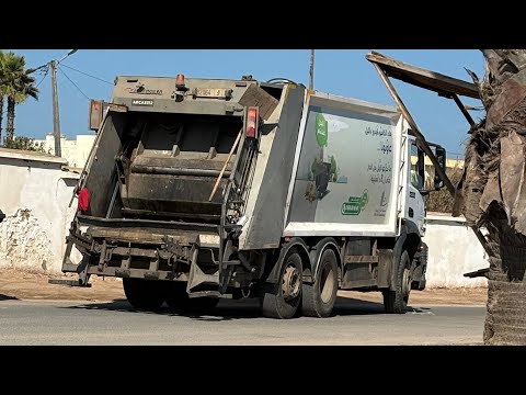Видео: Garbage Trucks In Morocco/ Мусоровозы в Марокко