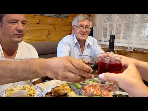 Видео: РЯЗАНСКАЯ область в гостях у РОДСТВЕННИКОВ 🥂 шикарный стол накрыли для нас 🥐 Заказала ограду бабуле