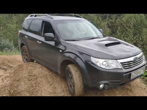Видео: Subaru Forester против Ford Kuga по бездорожью.