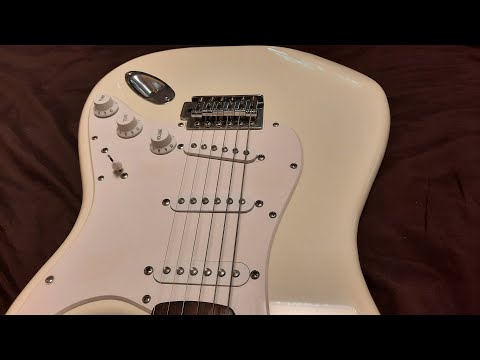 Видео: Гитарное и не только все об инструментах от Олега Ратушного. Fender Squier Bullet Stratocaster. 46 В